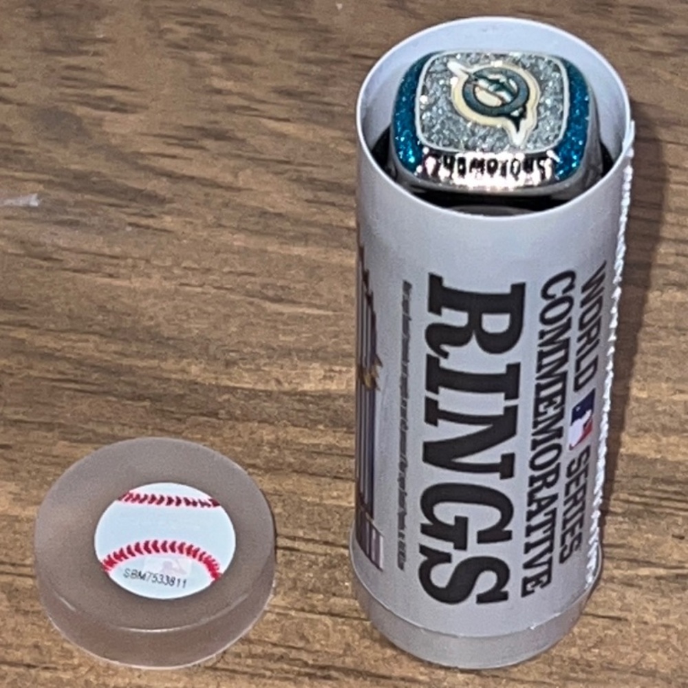 Florida Marlins Commemorative 2003 World Series Champions Ring - Picture 7 of 11